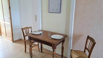 Apartment | Dining