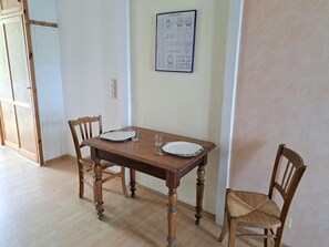 Apartment | Dining - Sea View Retreat in Le Pouldu (Clohars-Carnoët)