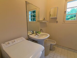 House | Bathroom | Shower - Stunning, Detached Holiday Home Near Sandy Beaches and a Leisure Lake (Vielle-Saint-Girons)