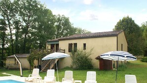 Exterior - Spacious Holiday Home in Anglars-nozac With Swimming Pool (Anglars-Nozac)