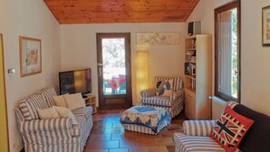 Living room - Spacious Holiday Home in Anglars-nozac With Swimming Pool (Anglars-Nozac)