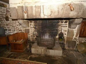 House | Living room - Alluring Holiday Home With Fenced Garden, Barbecue (Montaigu-les-Bois)