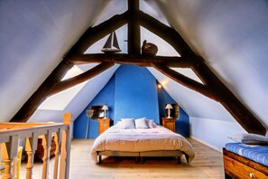 House - Alluring Holiday Home With Fenced Garden, Barbecue (Montaigu-les-Bois)