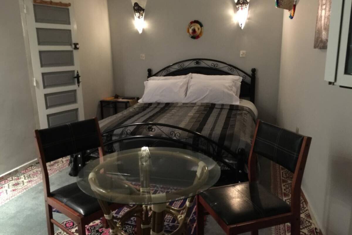 Double Room (Medina) | Laptop workspace, iron/ironing board (on request), cribs (free)