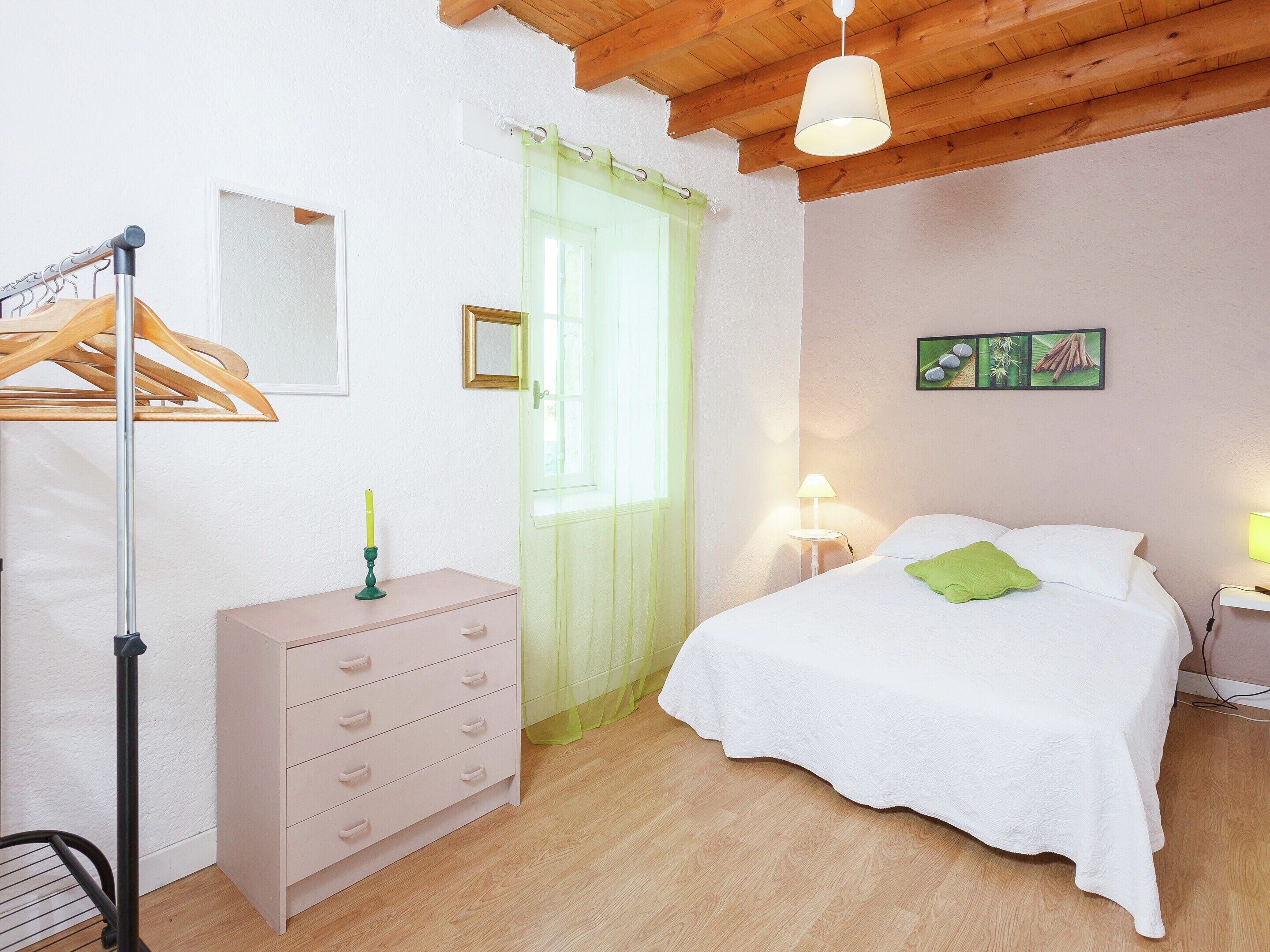 Rumah | 2 kamar tidur dan dilengkapi dengan perabotan berbeda-beda