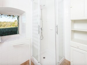 Bathroom - Forest Hideaway in Saint-caprais (Saint-Caprais)