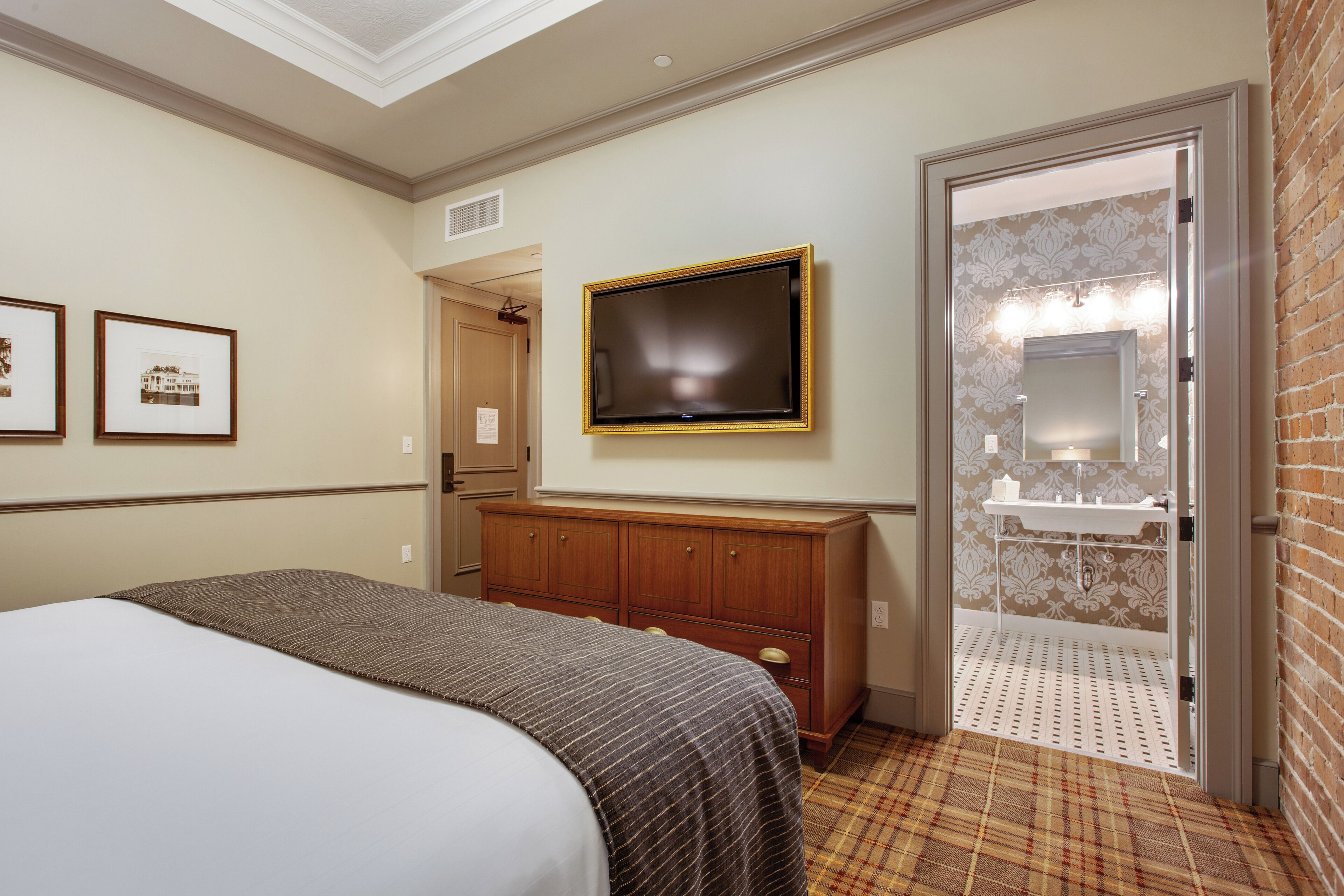 room, 1 king bed, no windows | in-room safe, desk, soundproofing, iron/ironing board