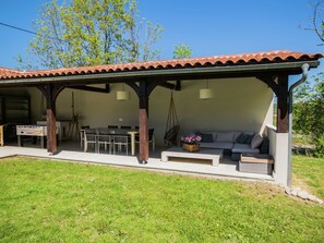 House | Room amenity - Luxurious Holiday Home With Private Pool (Buzon)