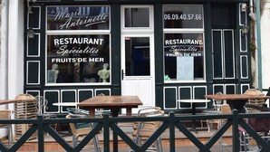 A restaurant named "la Marie Antoinette" with outdoor seating and a white door. - Holiday Home in Normandy Near the Sea (Etretat)