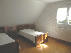 Rumah | 3 kamar tidur dan dilengkapi dengan perabotan berbeda-beda