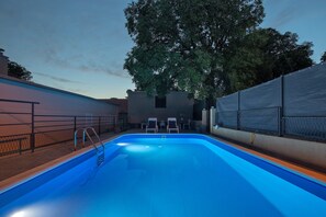 Talo | Uima-allas | Sisäuima-allas, ulkouima-allas