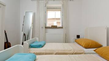 House | 3 bedrooms, individually furnished, bed sheets