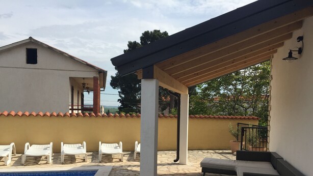 Balcony - Lovely Villa in Kastelir Croatia With Private Pool (Kastelir-Labinci)