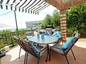 Balcony - Lovely Villa in Kastelir Croatia With Private Pool (Kastelir-Labinci)