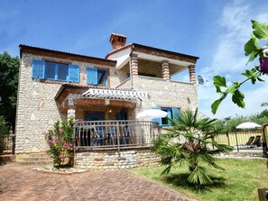Exterior - Lovely Villa in Kastelir Croatia With Private Pool (Kastelir-Labinci)
