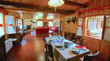 Chalet | Tempat makan