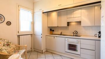 Rumah | Dapur pribadi | Lemari es, oven, dan kompor