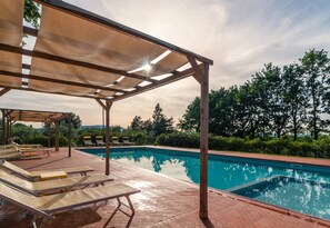 House | Pool | Outdoor pool - Mansion With Pool and Play Area (Castelfranco Piandisco)