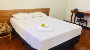 Quarto casal | Wi-Fi de cortesia, roupa de cama