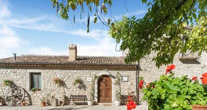 Vibrant Cottage near Lake in Bomba