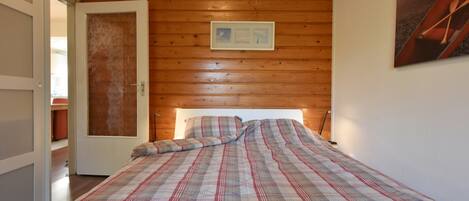 House | 2 bedrooms, individually furnished, bed sheets