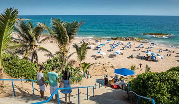 Beach nearby - FLAT SALVADOR APART HOTEL BARRA ONDINA (Salvador)