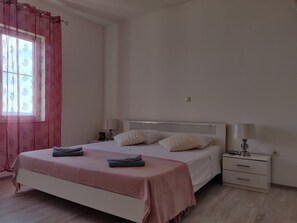 3 dormitorios, tabla de planchar con plancha, wifi gratis y ropa de cama