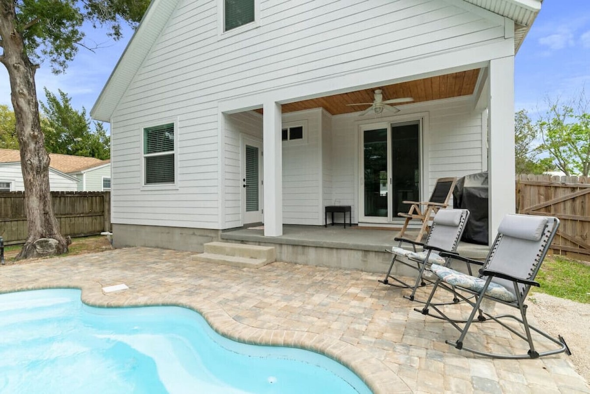 Photo 30 of Lion’s Sail: Island Oasis w/ Pool near Downtown & Beach