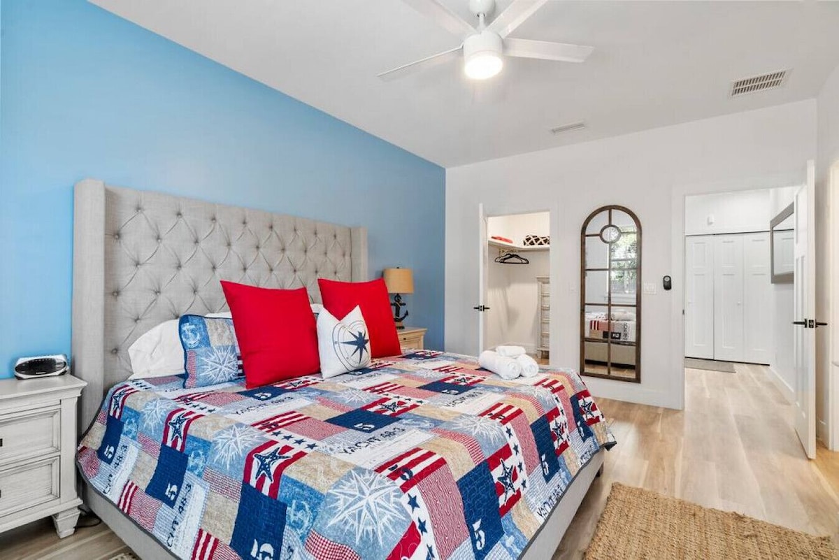 Photo 3 of Lion’s Sail: Island Oasis w/ Pool near Downtown & Beach