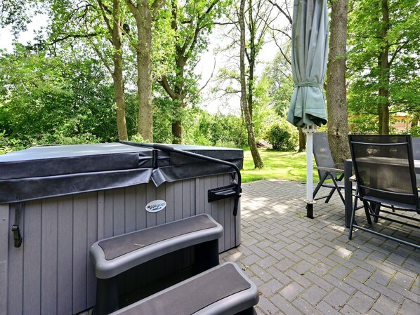 House | Spa treatment - Holiday Home in Reutum With Sauna (Reutum)