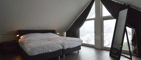 3 bedrooms, individually furnished, bed sheets