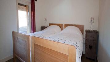 House | 2 bedrooms, individually furnished, bed sheets