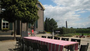 Balcony - Cozy Farmhouse in Braamt near Lake (Braamt)