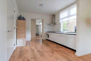 House | Private kitchen | High chair - Holiday Home in Dwingeloo (Dwingeloo)