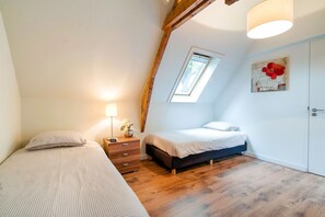 3 chambres, ameublement personnalisé, draps fournis