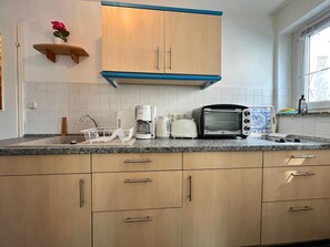 Apartment | Private kitchen - Hubsches Appartement in Kropelin mit Terrasse (Kroepelin)