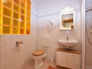 Apartment | Bathroom