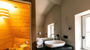 Shower, hair dryer - Pleasant Holiday Home in Herzogenaurach With Sauna (Herzogenaurach)