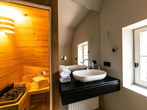 Shower, hair dryer - Pleasant Holiday Home in Herzogenaurach With Sauna (Herzogenaurach)