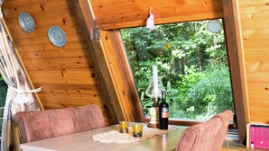 Coffee/tea maker, microwave, oven - Cozy Chalet in Wildert With Private Garden (Essen)