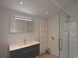 Bungalow | Bathroom | Shower - Charming Bungalow in Ambt Delden With Sauna, Garden, Terrace (Ambt Delden)