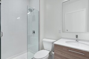 Dusche, Haartrockner, Handtücher