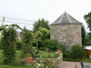 Exterior - Renovated Farmhouse Quiet Location With Garden, Terrace, Ideal for Walks & Cycling (Waimes)
