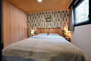 Chalet | 2 bedrooms, individually furnished, bed sheets - Chalet With Balcony in Veluwe (Garderen)