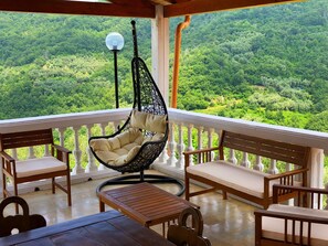 House | Balcony - Nature Retreat in Testico (Testico)