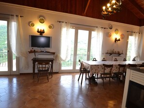 House | Dining - Nature Retreat in Testico (Testico)