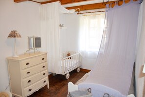 House - Hideaway in Villeneuve-d'allier (Ally)