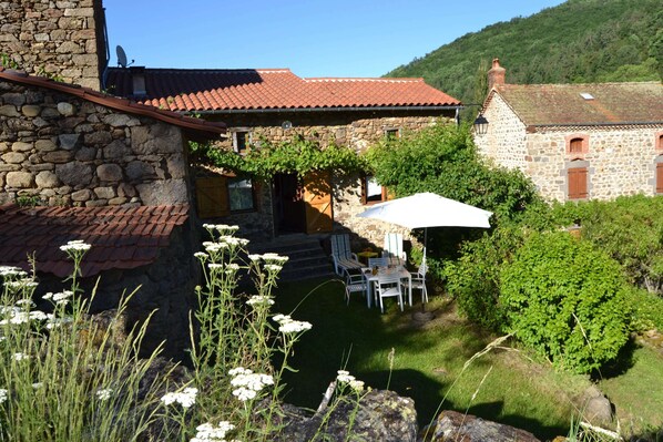 Exterior - Hideaway in Villeneuve-d'allier (Ally)