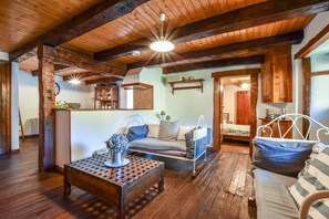 House | Living room - Hideaway in Villeneuve-d'allier (Ally)