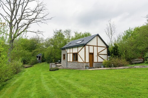 Perfect Spot on Edge of Large Woods with Hot Tub